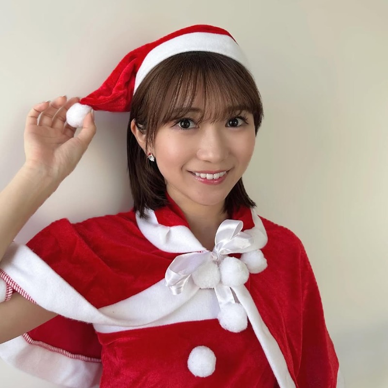 サンタクロース姿の廣岡まりあの画像
