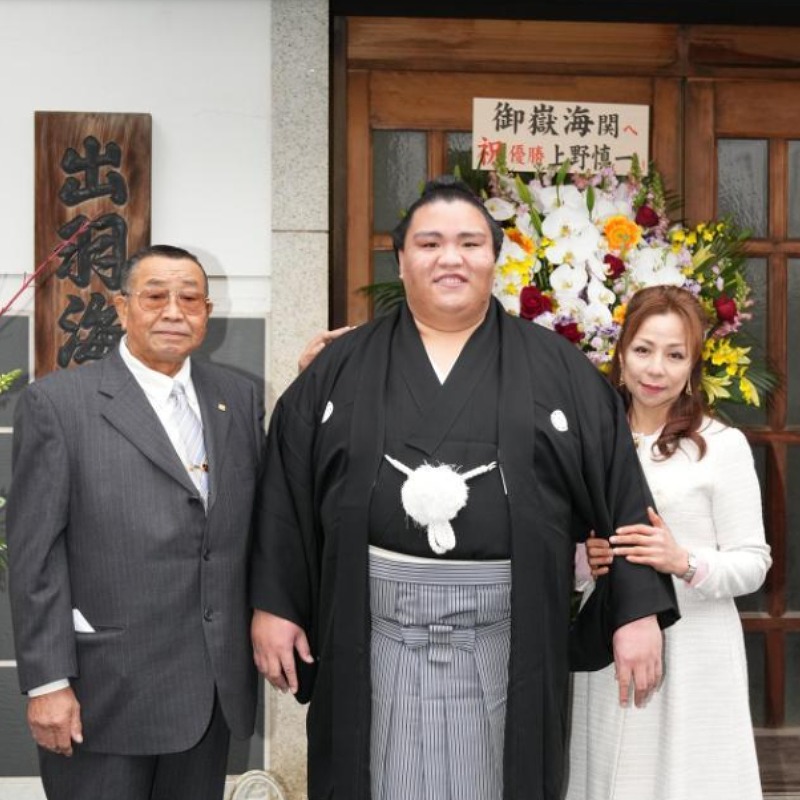御嶽海関の母親の死因を解説。マルガリータさんの突然の訃報