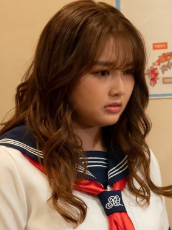 役作りで増量していた時の箭内夢菜の画像セーラー服姿