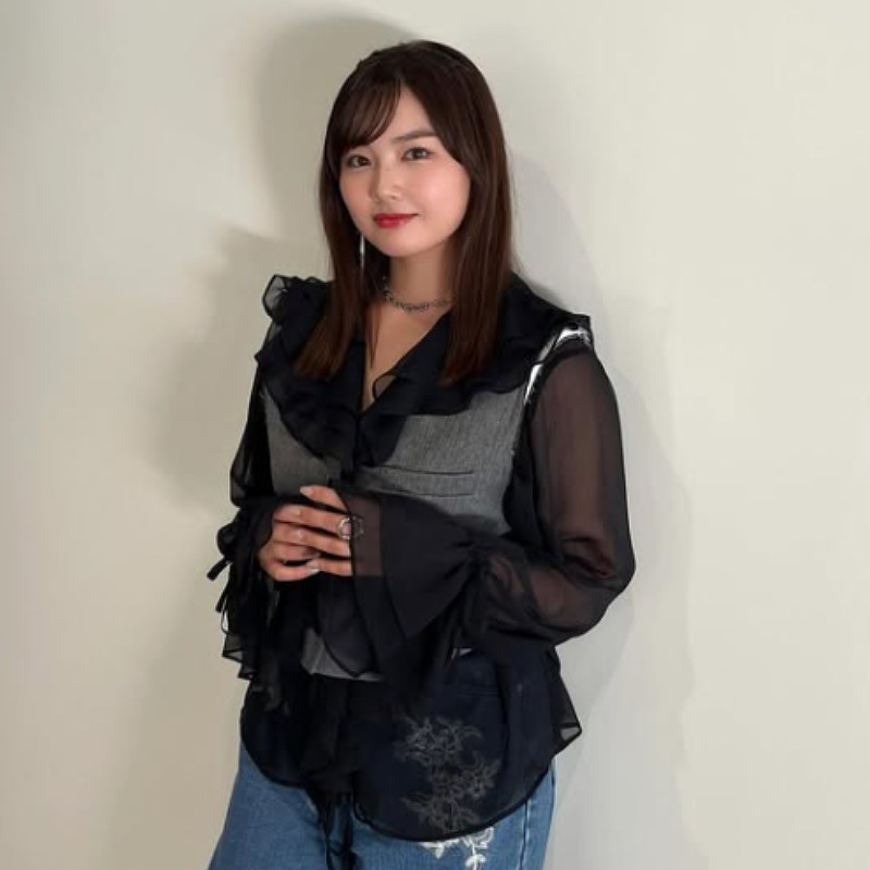 黒い服を着ている箭内夢菜の画像