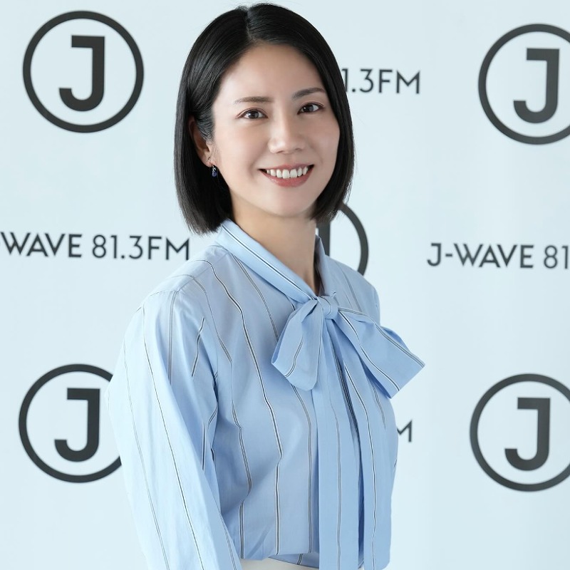 松下奈緒が空色の服を着ている画像