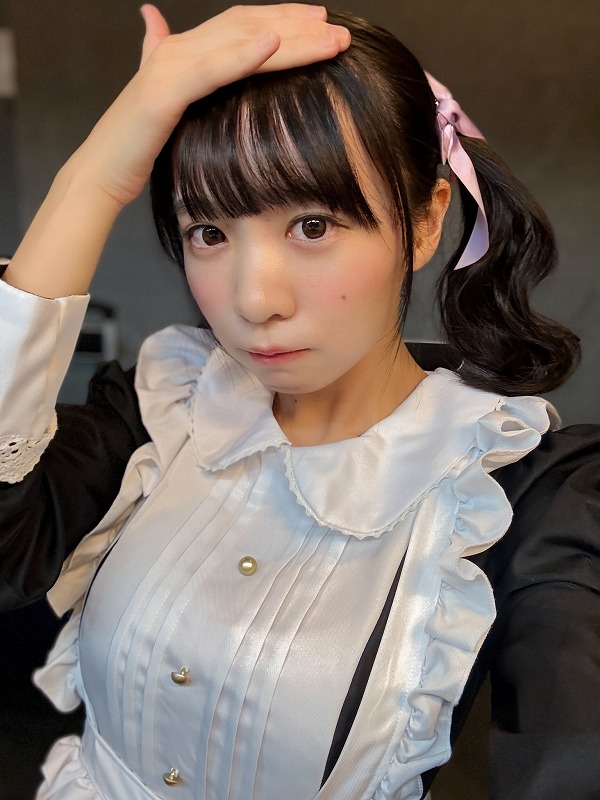 椿野ゆうこがメイド服を着ている画像