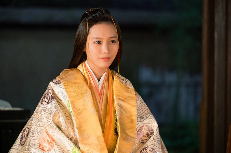 南沙良が大河ドラマで婚礼衣装を着ている画像