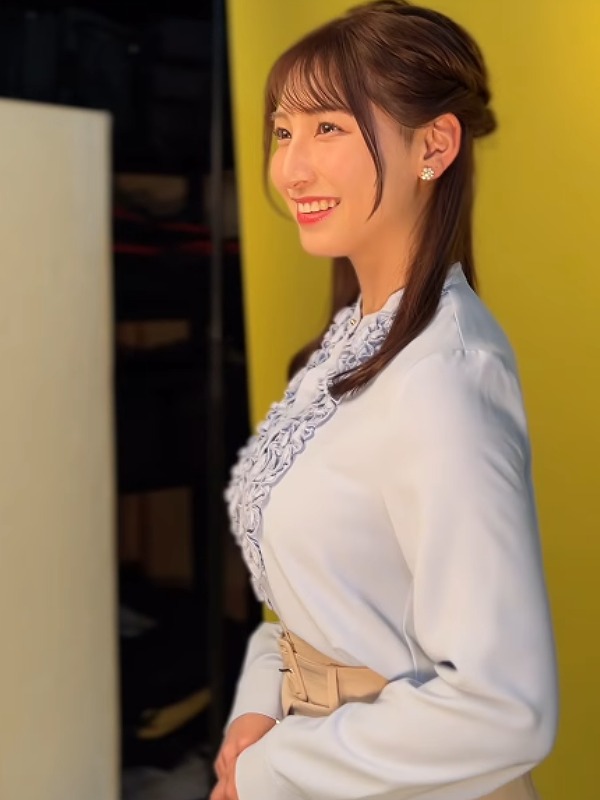 竹井愛乃が横向きの画像