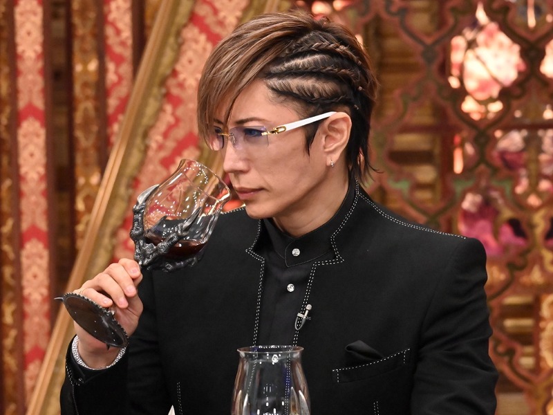 格付け2026でワインを飲むガクトの画像