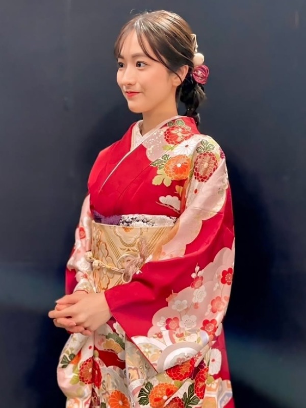 田村真子が赤い着物姿の画像