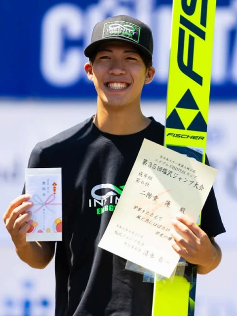 二階堂蓮が表彰状を持つ画像