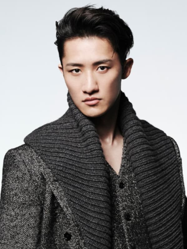 岩本照が黒い服を着ている画像