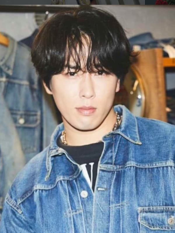 宮舘涼太がデニムのショップにいる画像