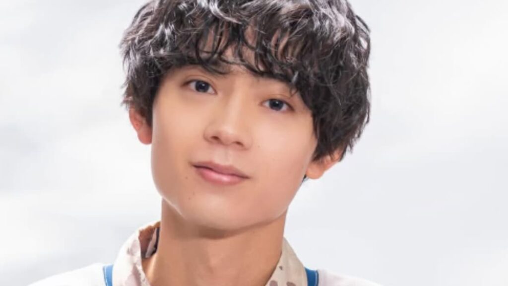 水沢林太郎ドラマ**『おいしい離婚届けます』**で主演を務めた際の伊勢谷海役のビジュアルですね。この記事のメインテーマである「愛されキャラ」を象徴する、柔らかい表情が印象的です。